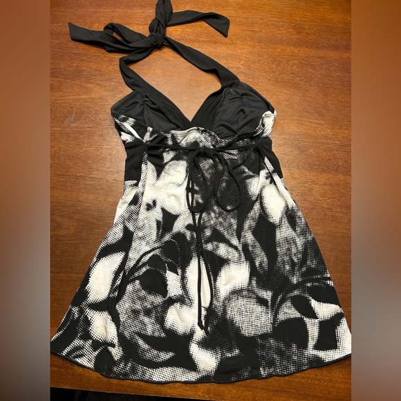 Women’s halter top size small - Picture 2 of 3